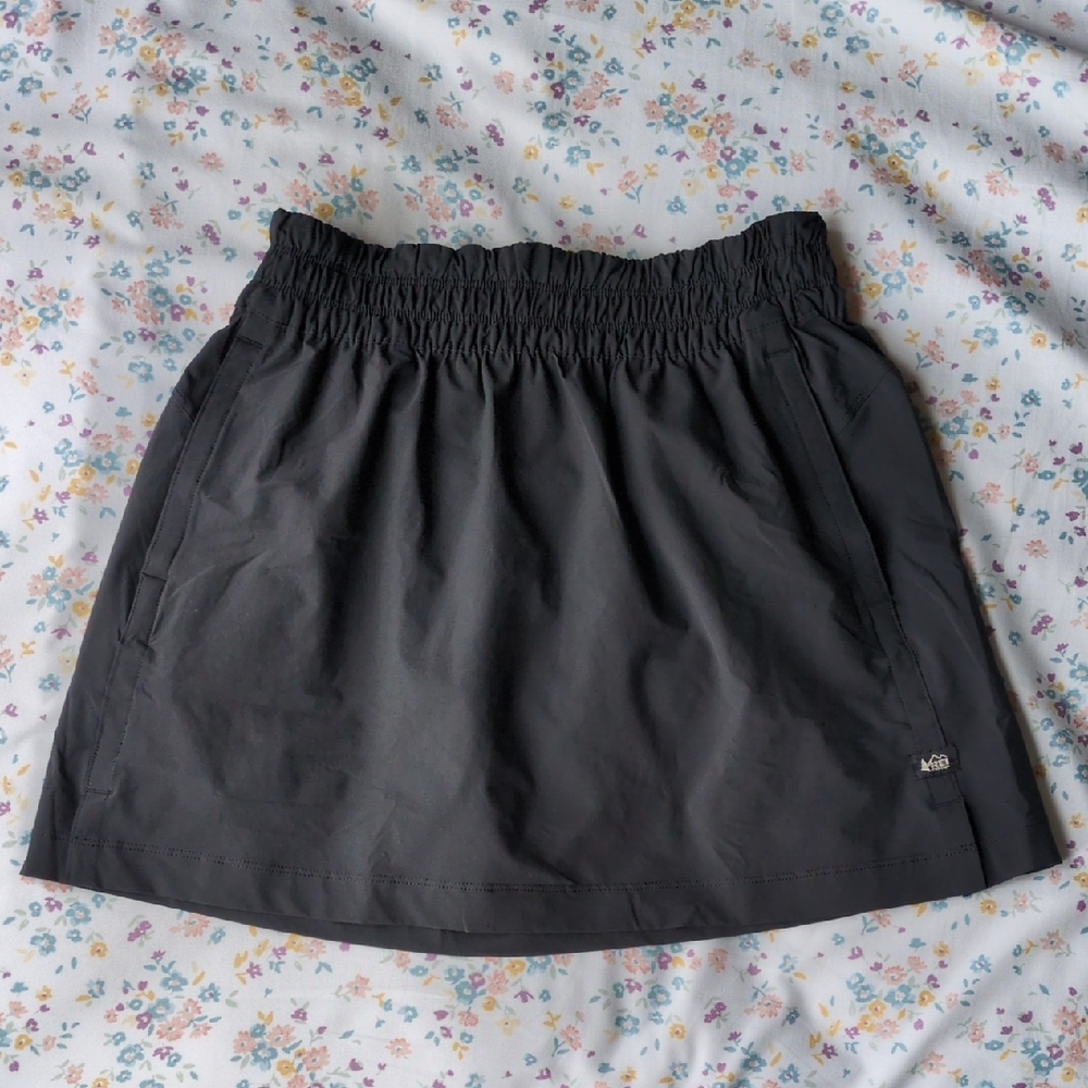 NWOT REI Skort With Pockets And Working Drawstring | Size wmns Small | Black